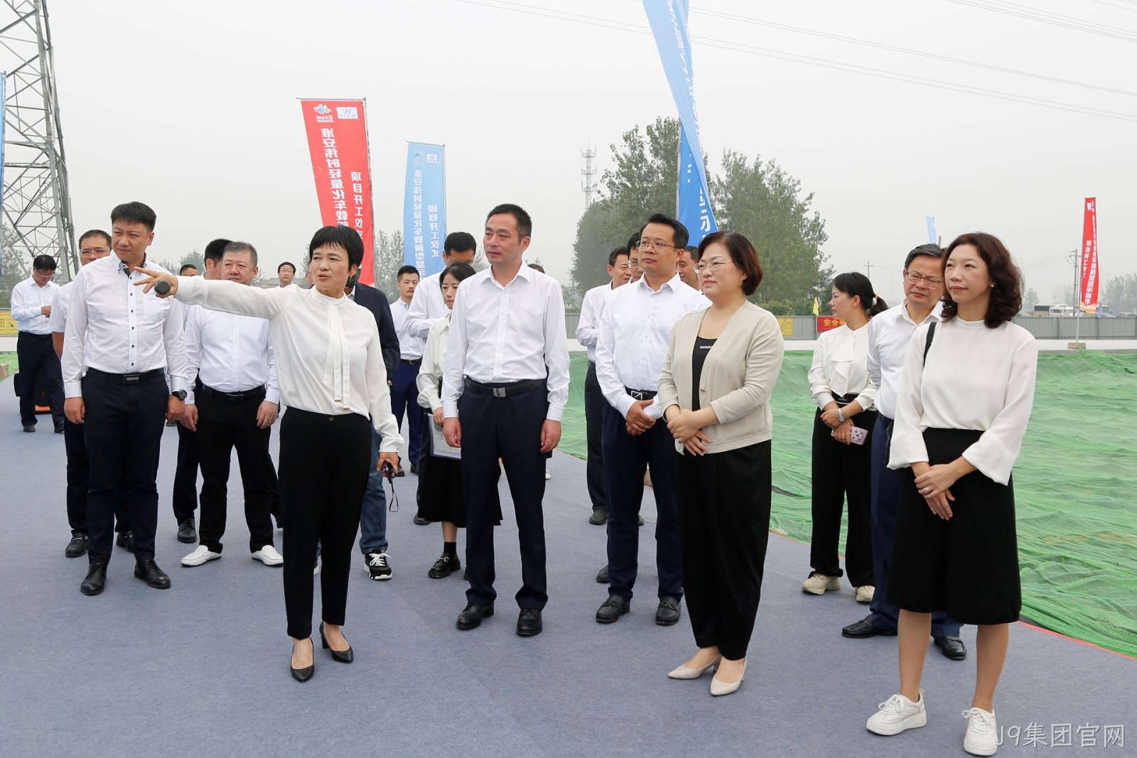 1696670165479772.jpg 淮安J9集团官网轻量化车载新型显示组件项目开工建设3.JPG